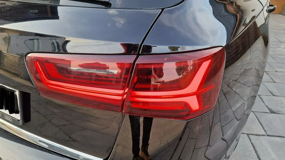 AUDI A6 -