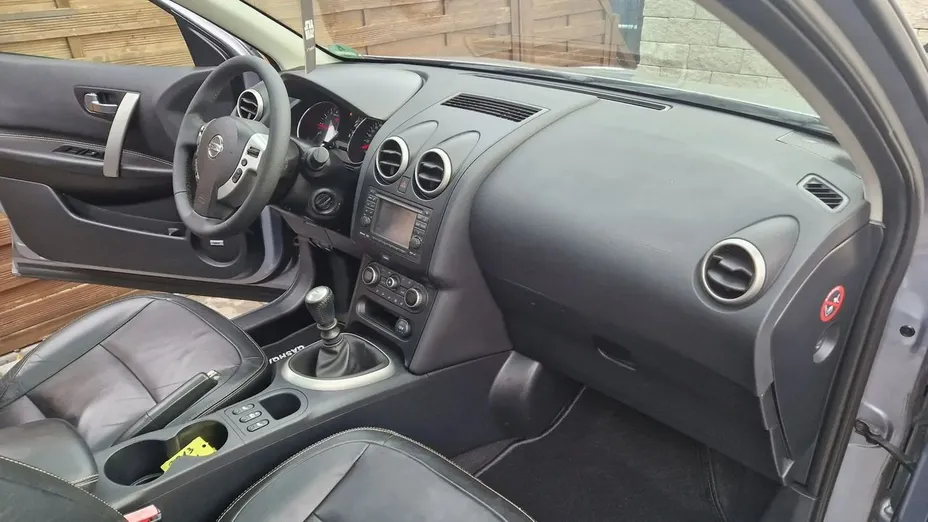 NISSAN Qashqai -