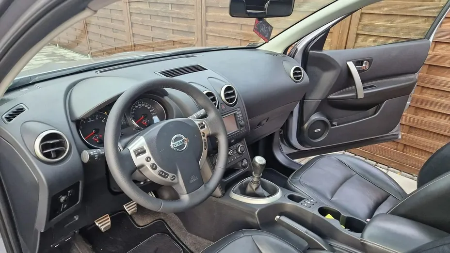 NISSAN Qashqai -