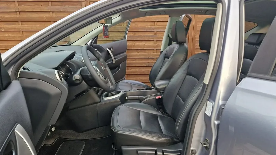 NISSAN Qashqai -