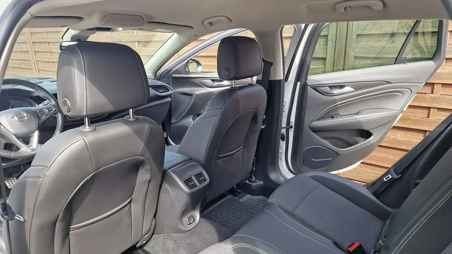 OPEL Insignia -