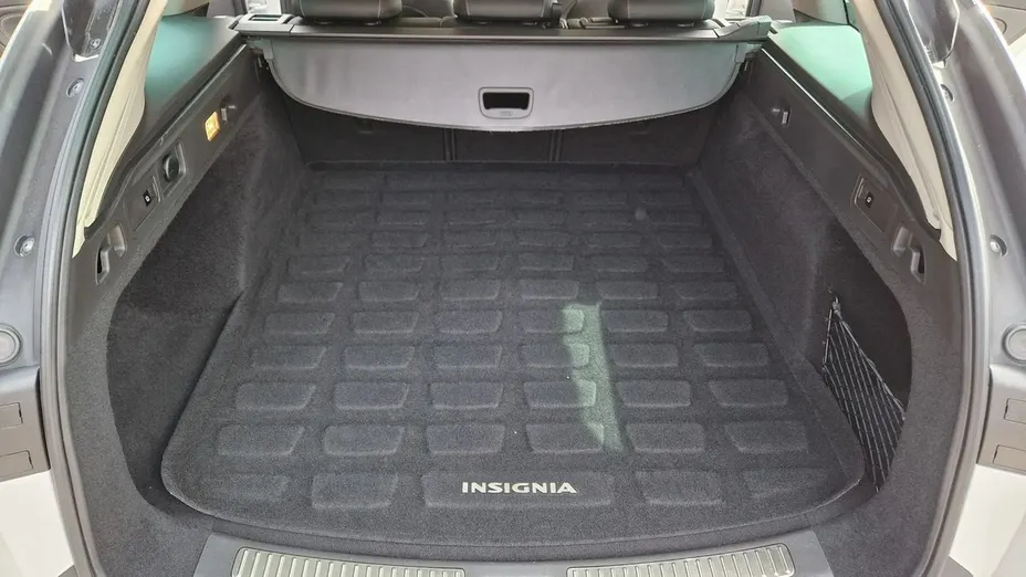 OPEL Insignia -