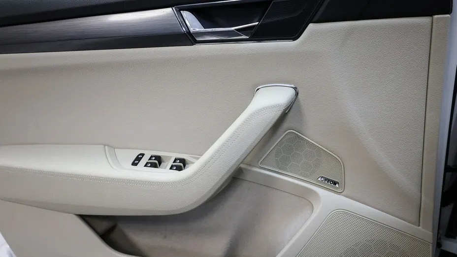 SKODA Superb -