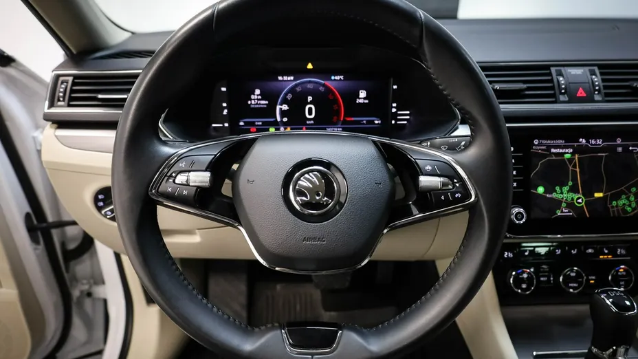 SKODA Superb -