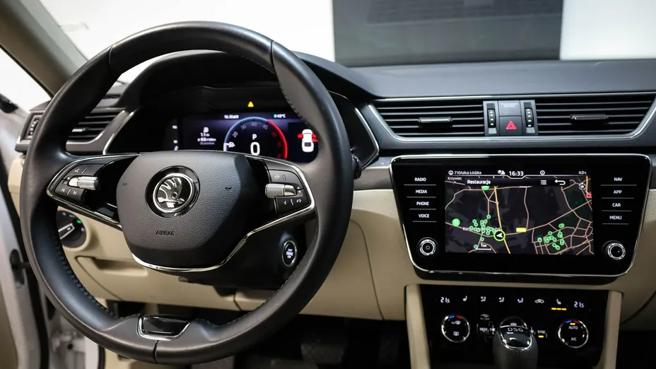SKODA Superb -