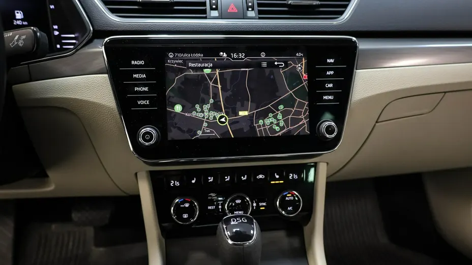 SKODA Superb -