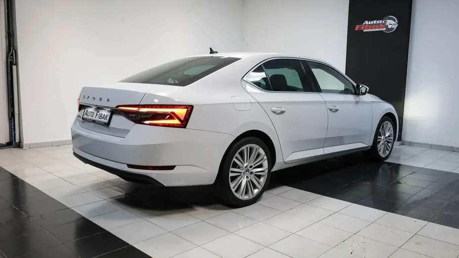 SKODA Superb -
