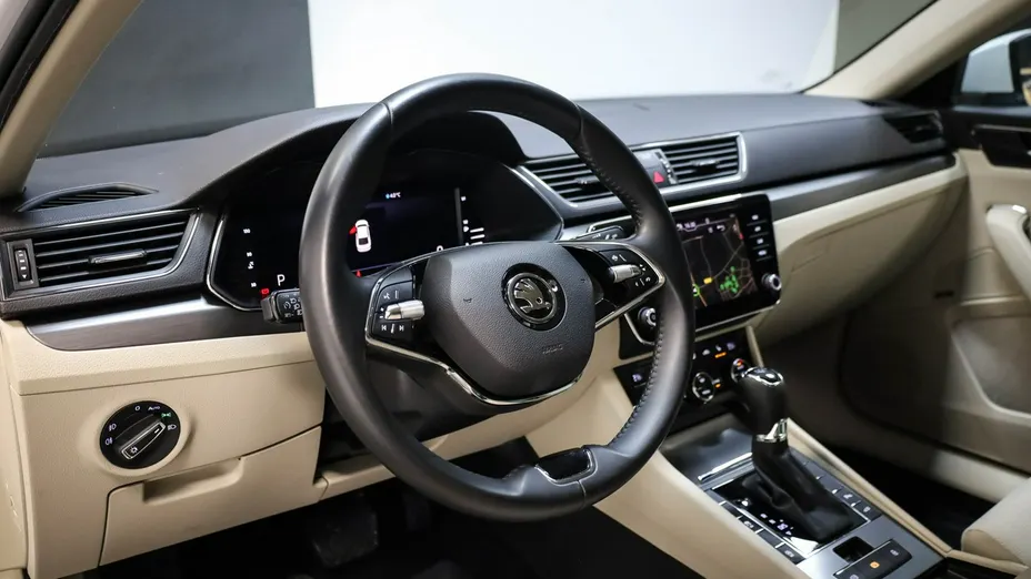 SKODA Superb -