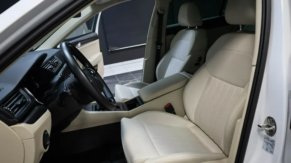 SKODA Superb -