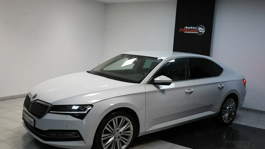 SKODA Superb -