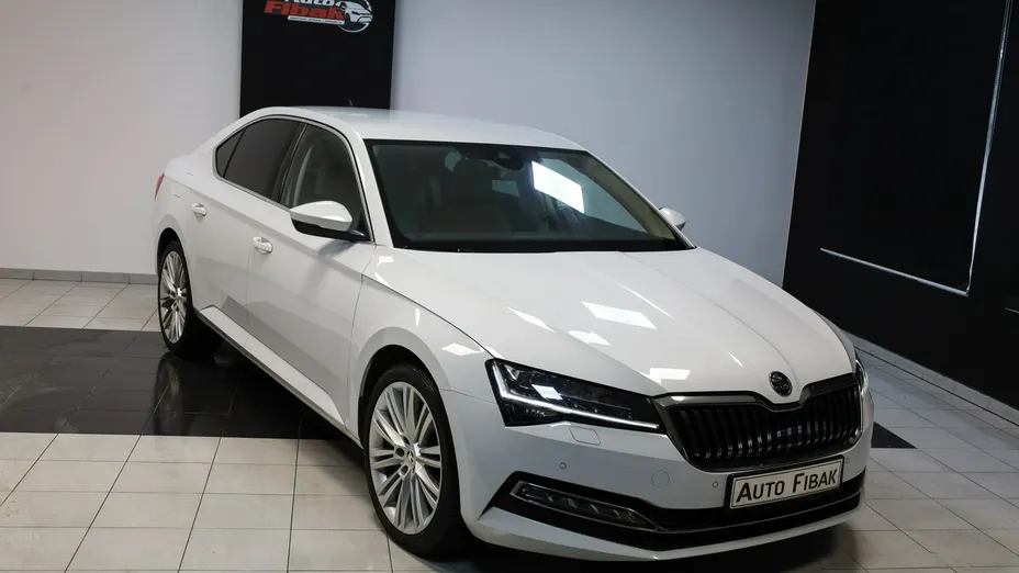 SKODA Superb -