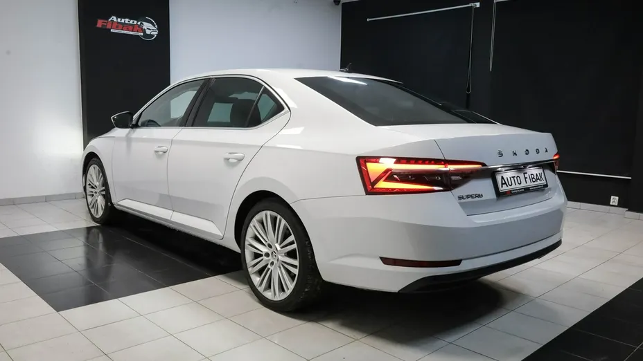 SKODA Superb -