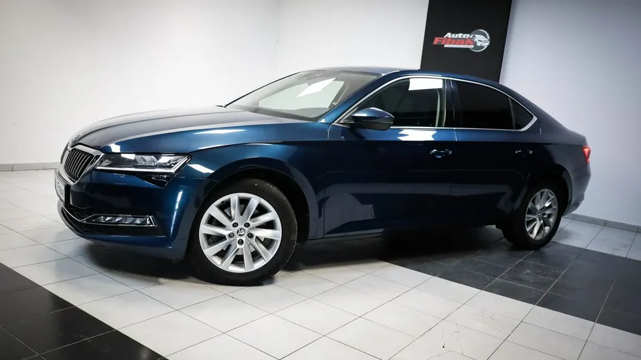 SKODA Superb -