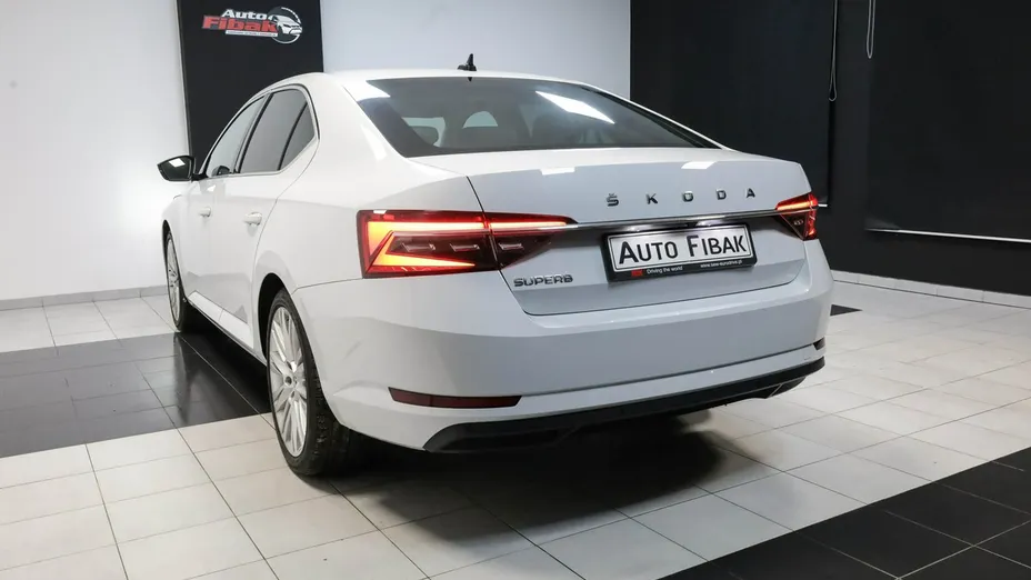 SKODA Superb -
