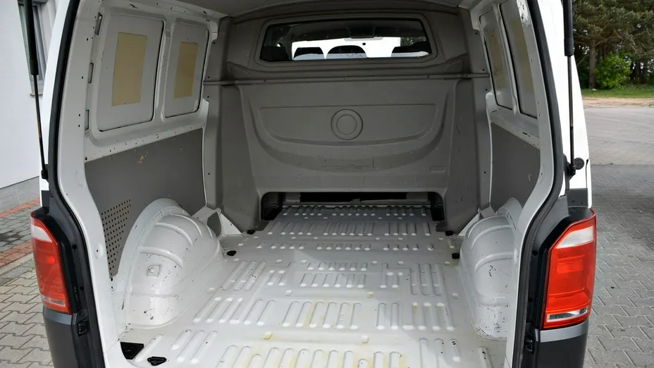 VOLKSWAGEN Transporter -