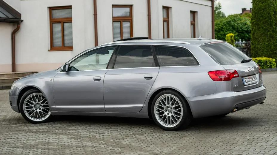 AUDI A6 -