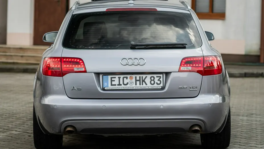 AUDI A6 -