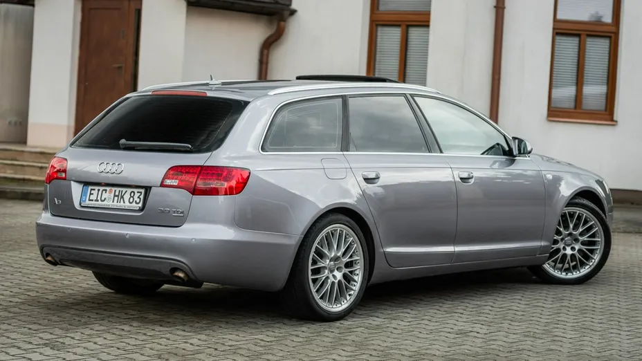 AUDI A6 -