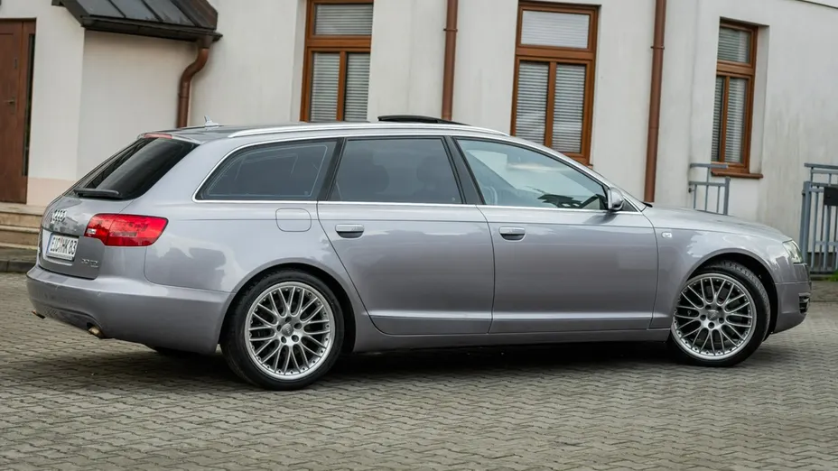 AUDI A6 -