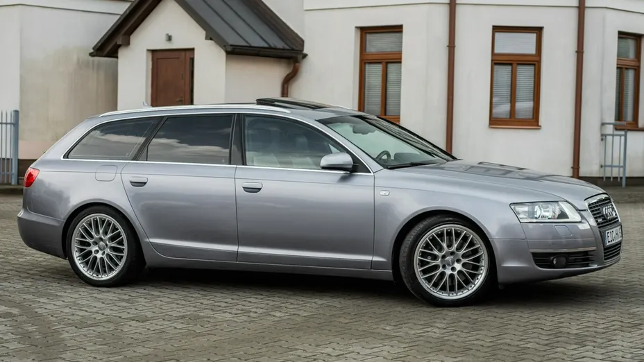 AUDI A6 -