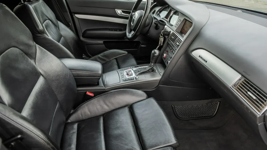 AUDI A6 -
