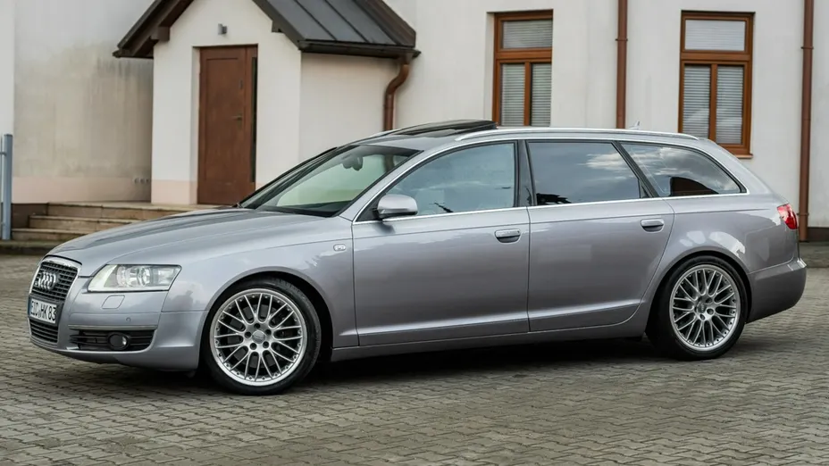AUDI A6 -
