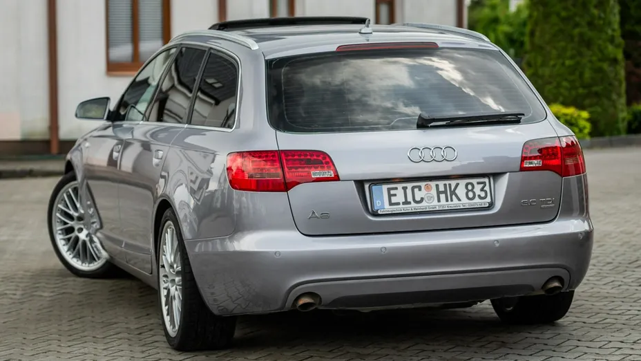 AUDI A6 -