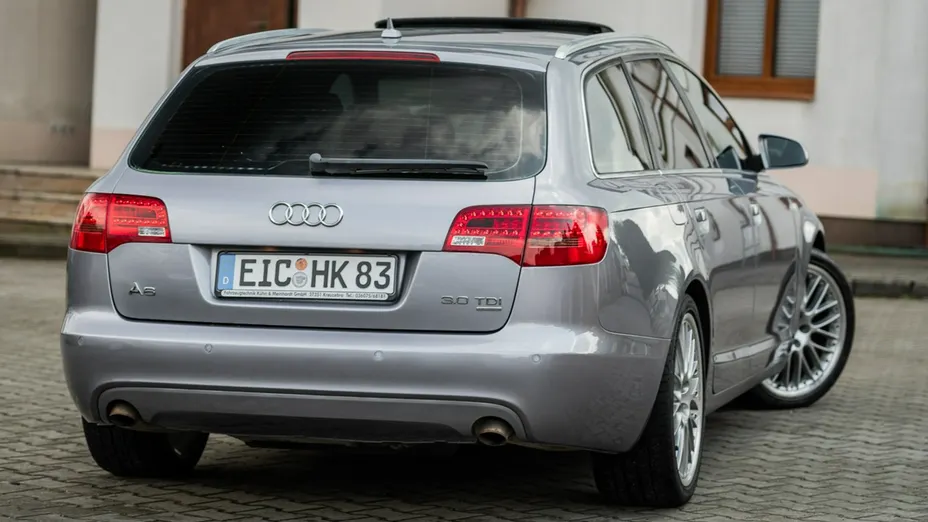 AUDI A6 -