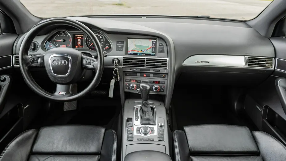 AUDI A6 -