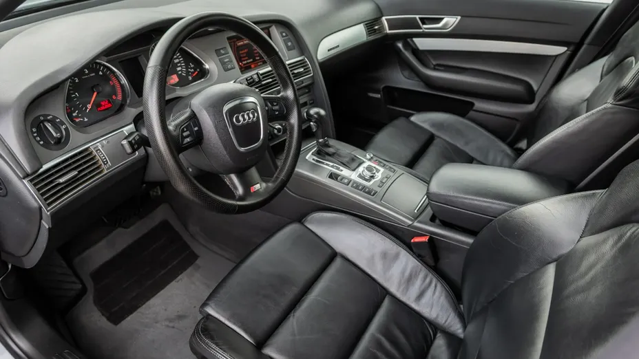 AUDI A6 -