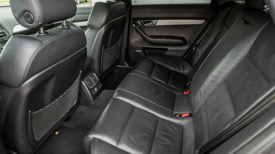 AUDI A6 -