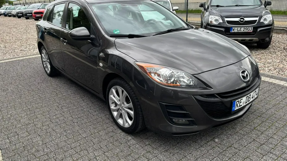 MAZDA 3 -