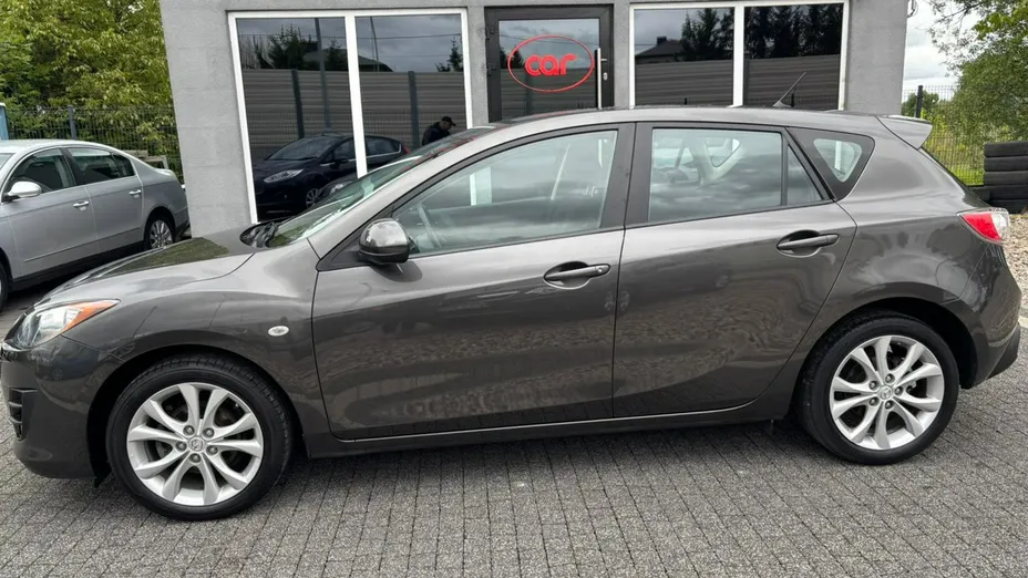 MAZDA 3 -