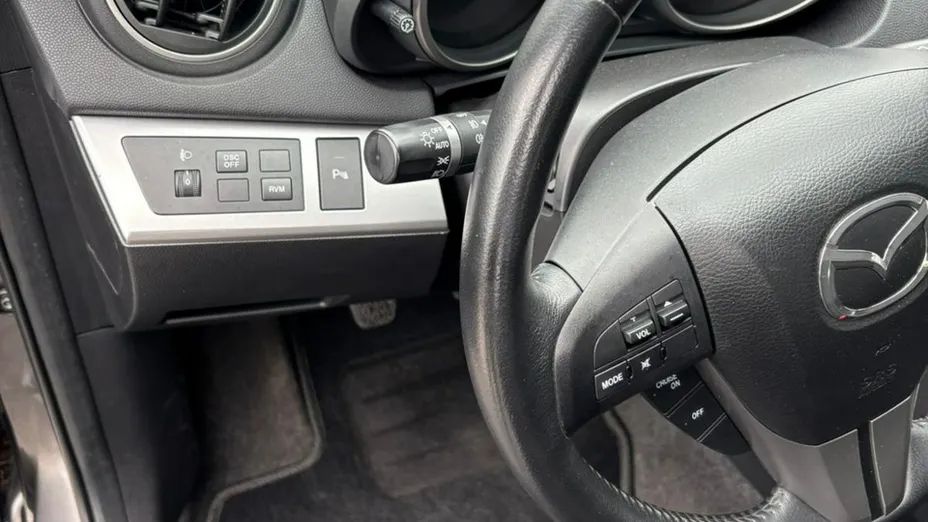 MAZDA 3 -