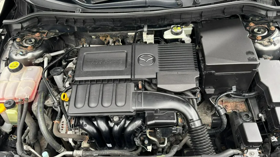 MAZDA 3 -