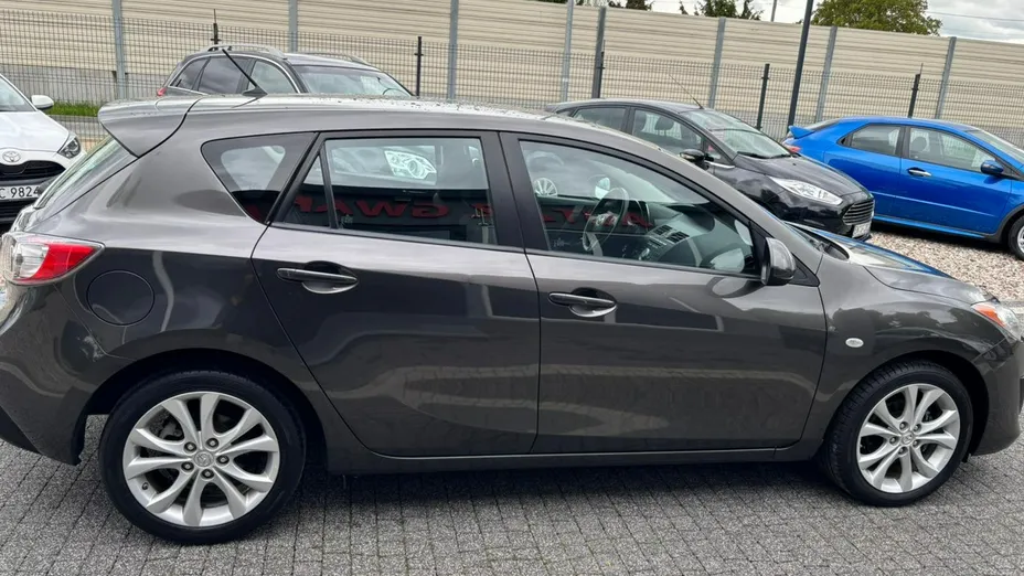 MAZDA 3 -