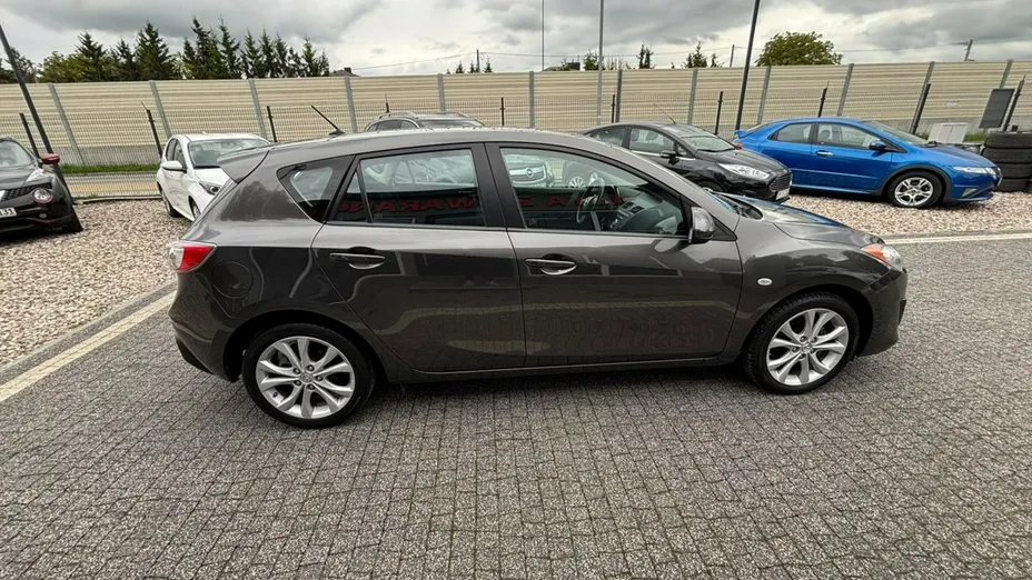 MAZDA 3 -