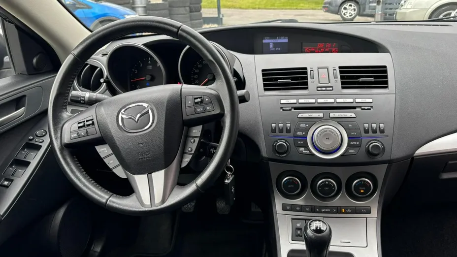 MAZDA 3 -