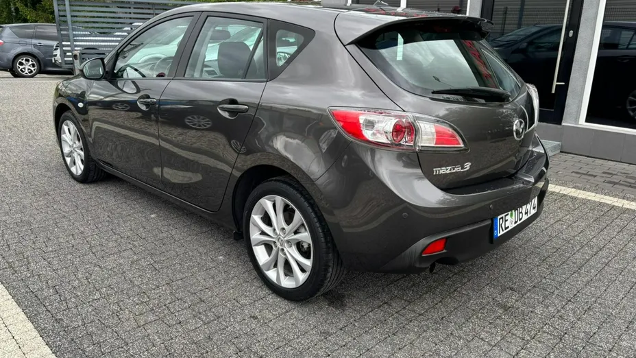 MAZDA 3 -