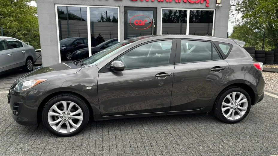 MAZDA 3 -