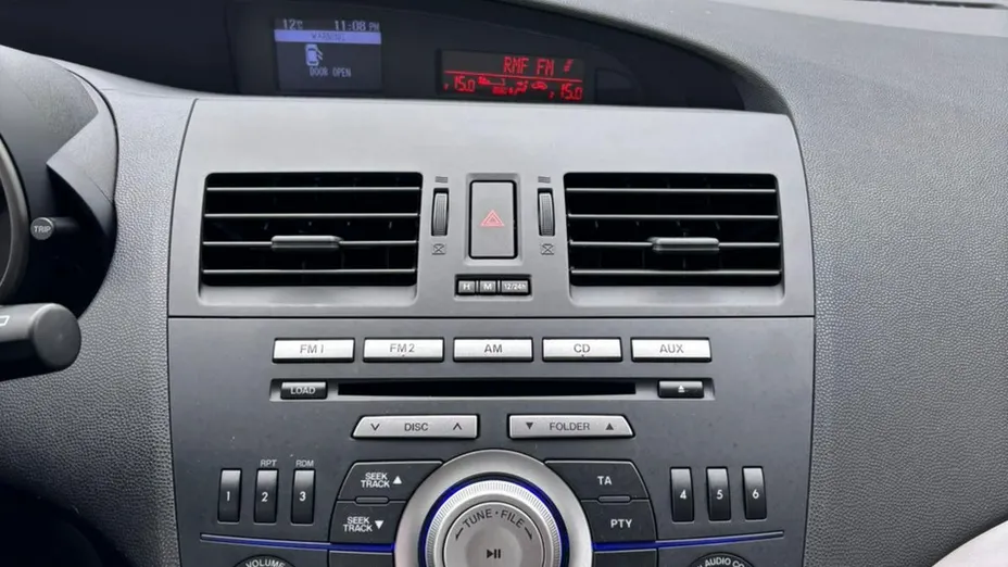 MAZDA 3 -