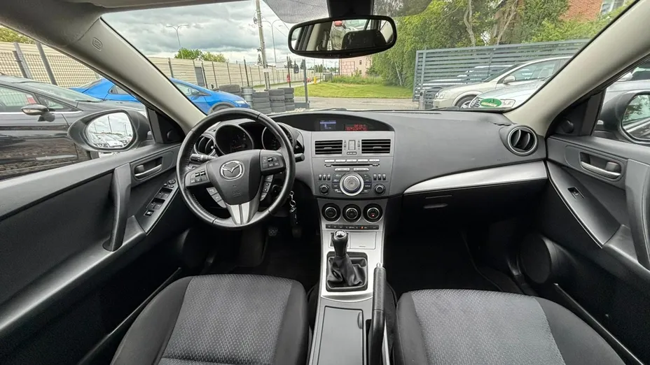 MAZDA 3 -
