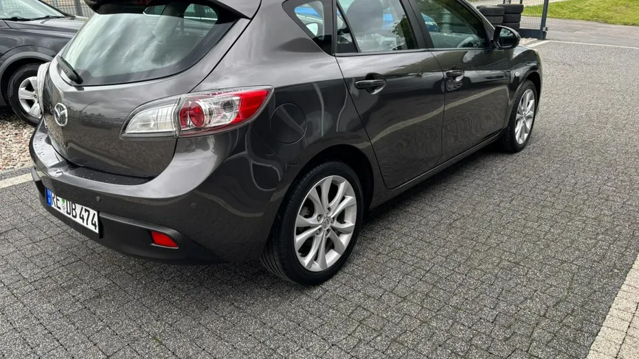 MAZDA 3 -