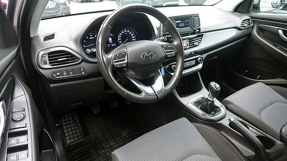 HYUNDAI i30 -