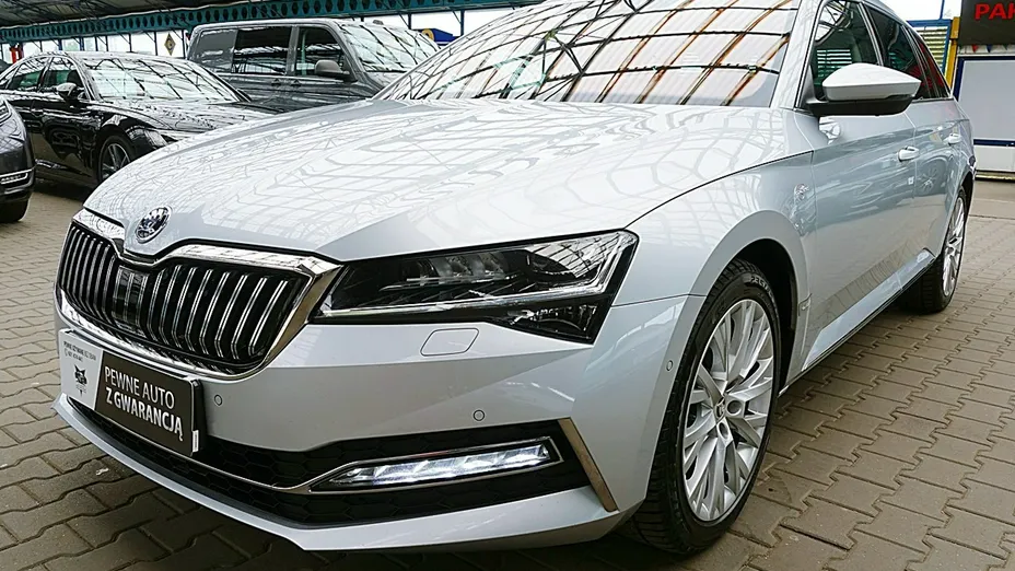 SKODA Superb -
