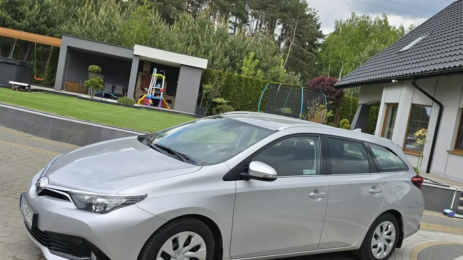 TOYOTA Auris -
