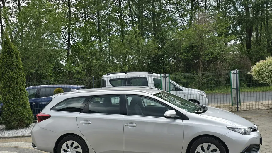 TOYOTA Auris -