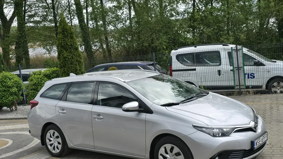 TOYOTA Auris -
