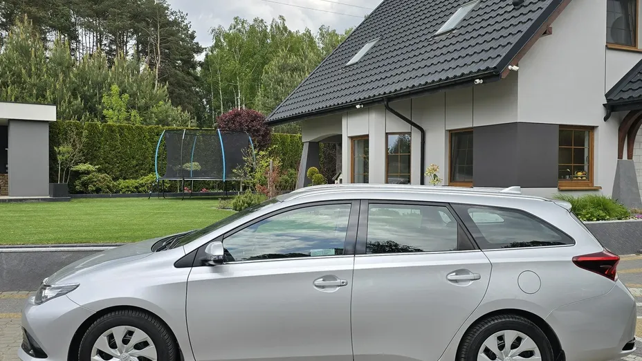 TOYOTA Auris -