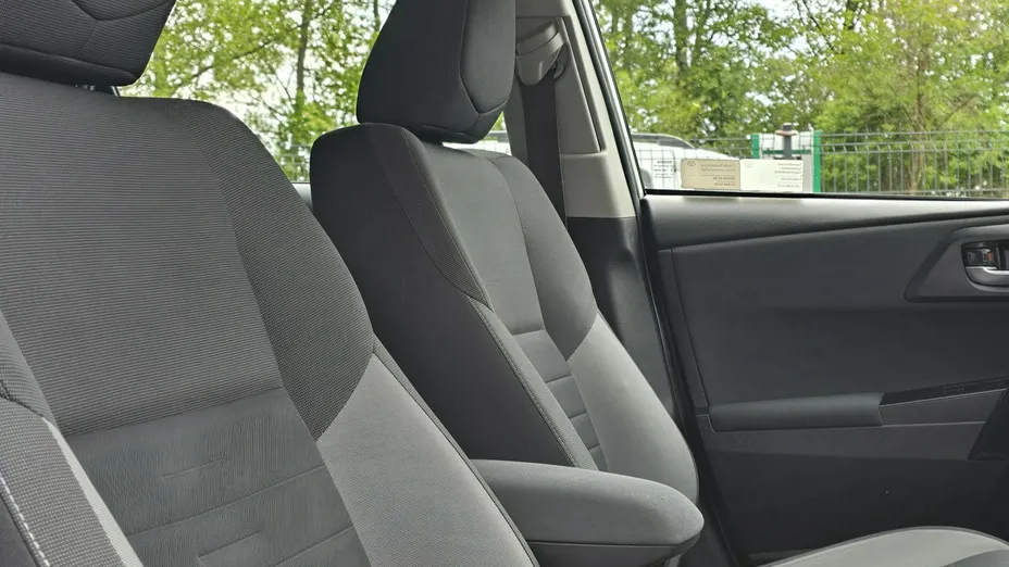 TOYOTA Auris -